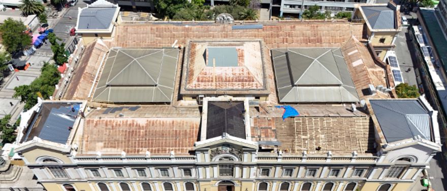 Casa Central de la U. de Chile avanza en los trabajos de renovación de la cubierta de su edificio